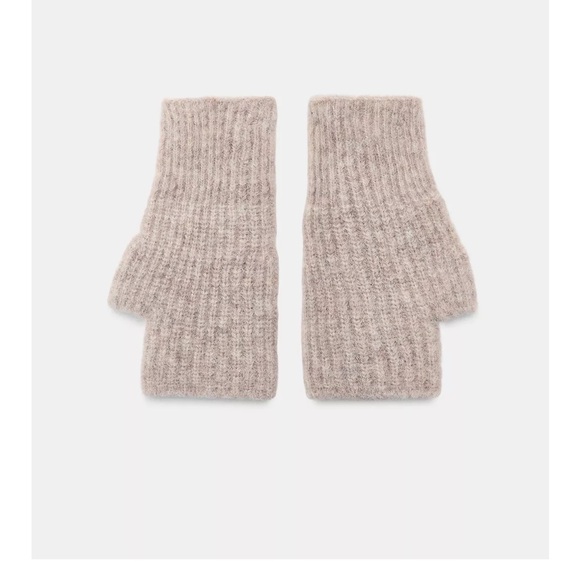 Zara Accessories - Zara Womens Collection Short Knit Mittens Sand